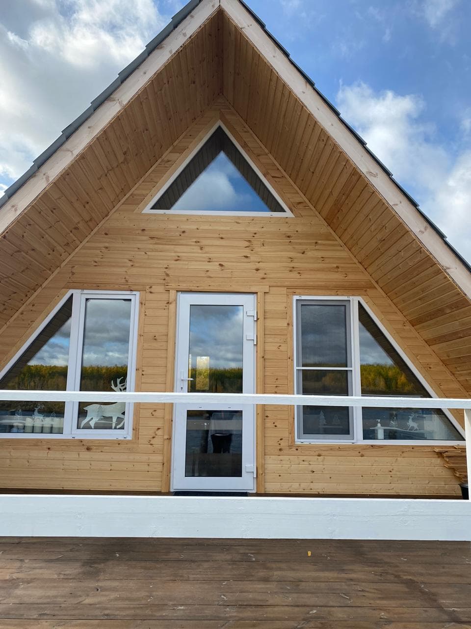 Берег мечты: фасад A-Frame домика